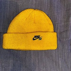 Nike- SB BEANIE HAT YELLOW BLUE BRAND NEW WITHOUT TAGS